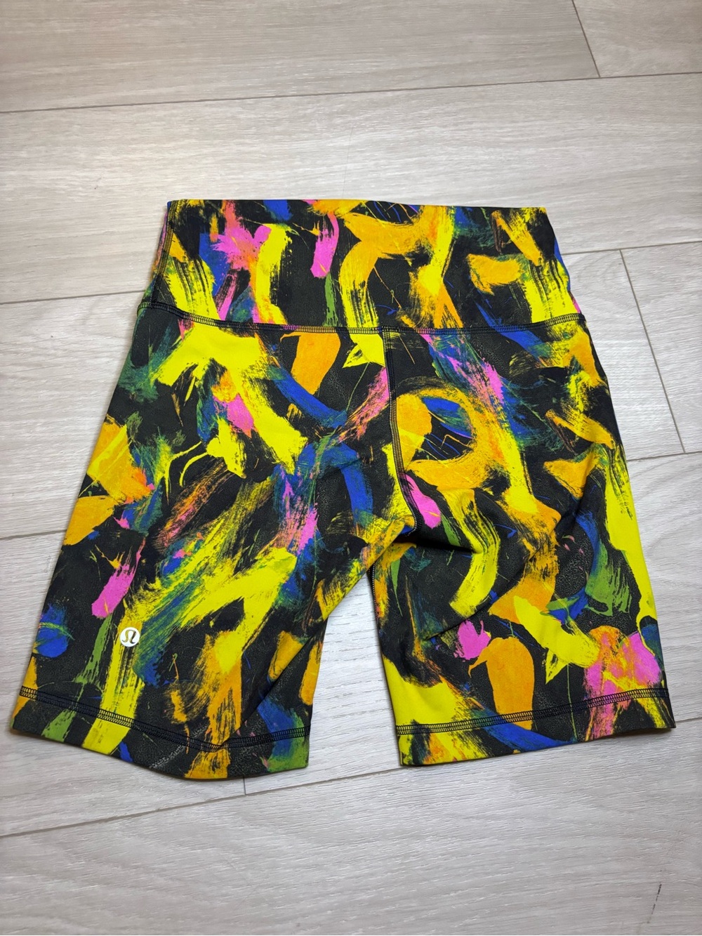 Lululemon Wunder Under / Wunder Train Bike Shorts – Paint Stroke Print Sz 8 - Picture 6 of 9